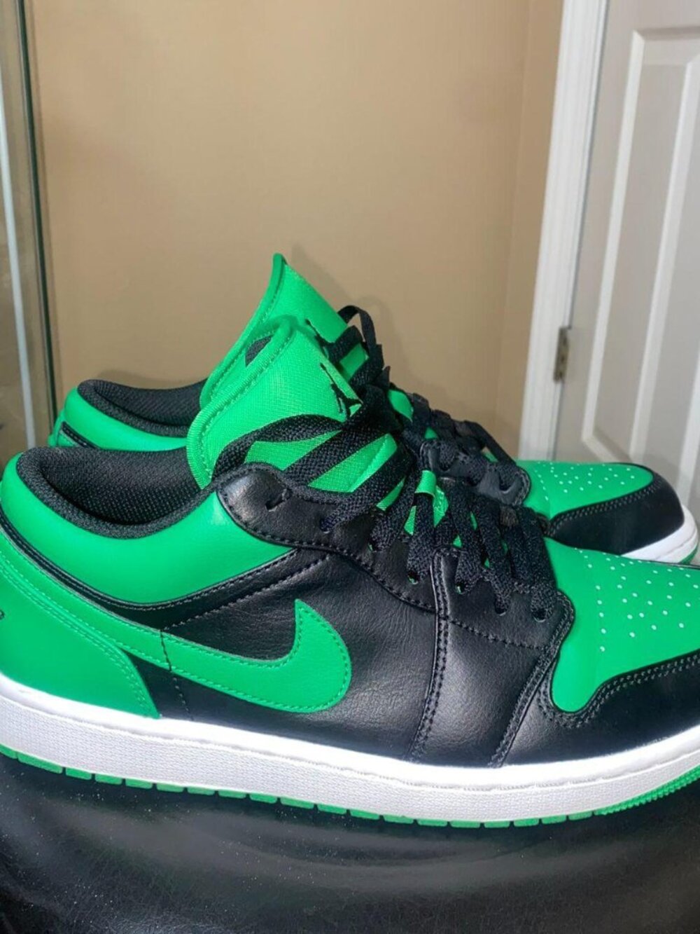 Jordan 1 Low Lucky Green Sz 9.5